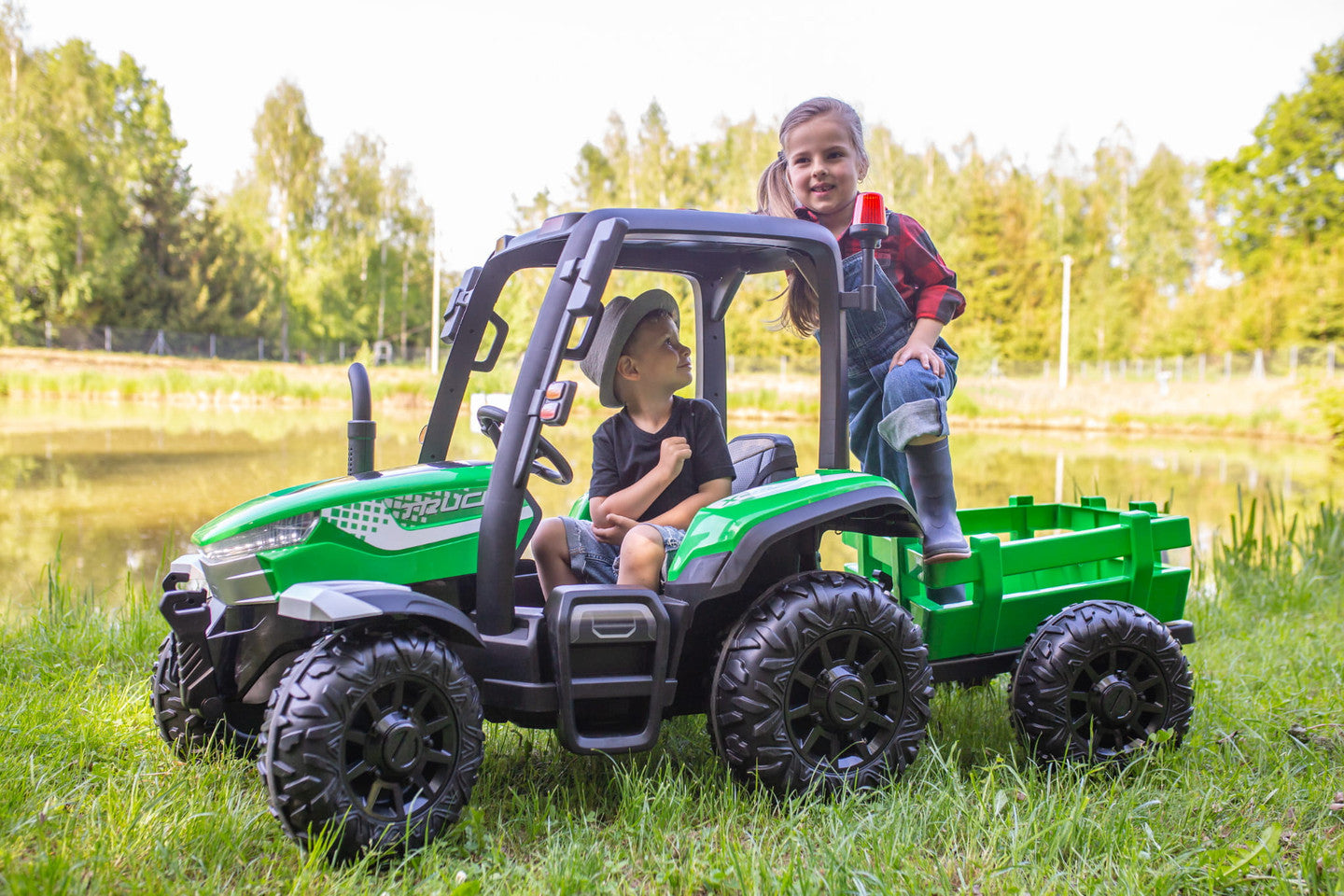 AgriPow 24V Electric Ride On Tractor with Trailer Green