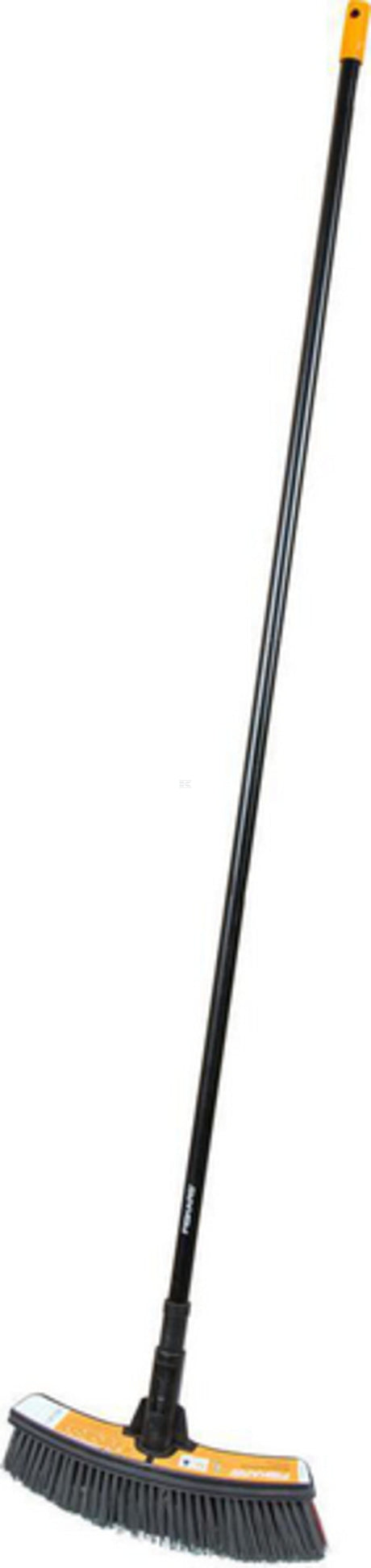 Fiskars Solid street broom with handle