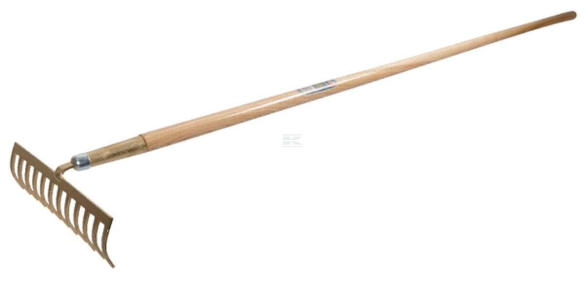Atlas lawn rake with bent tines