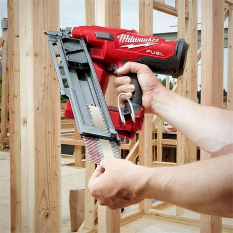 MILWAUKEE M18 FUEL™ 34° FRAMING NAILER 2-MODE