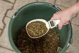 Feed scoop with digital scale