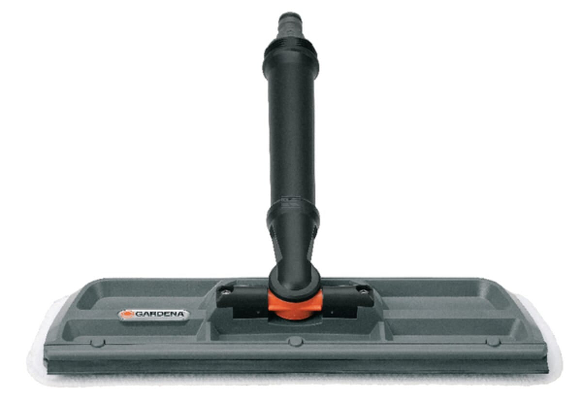 Window washing brush with trigger Gardena