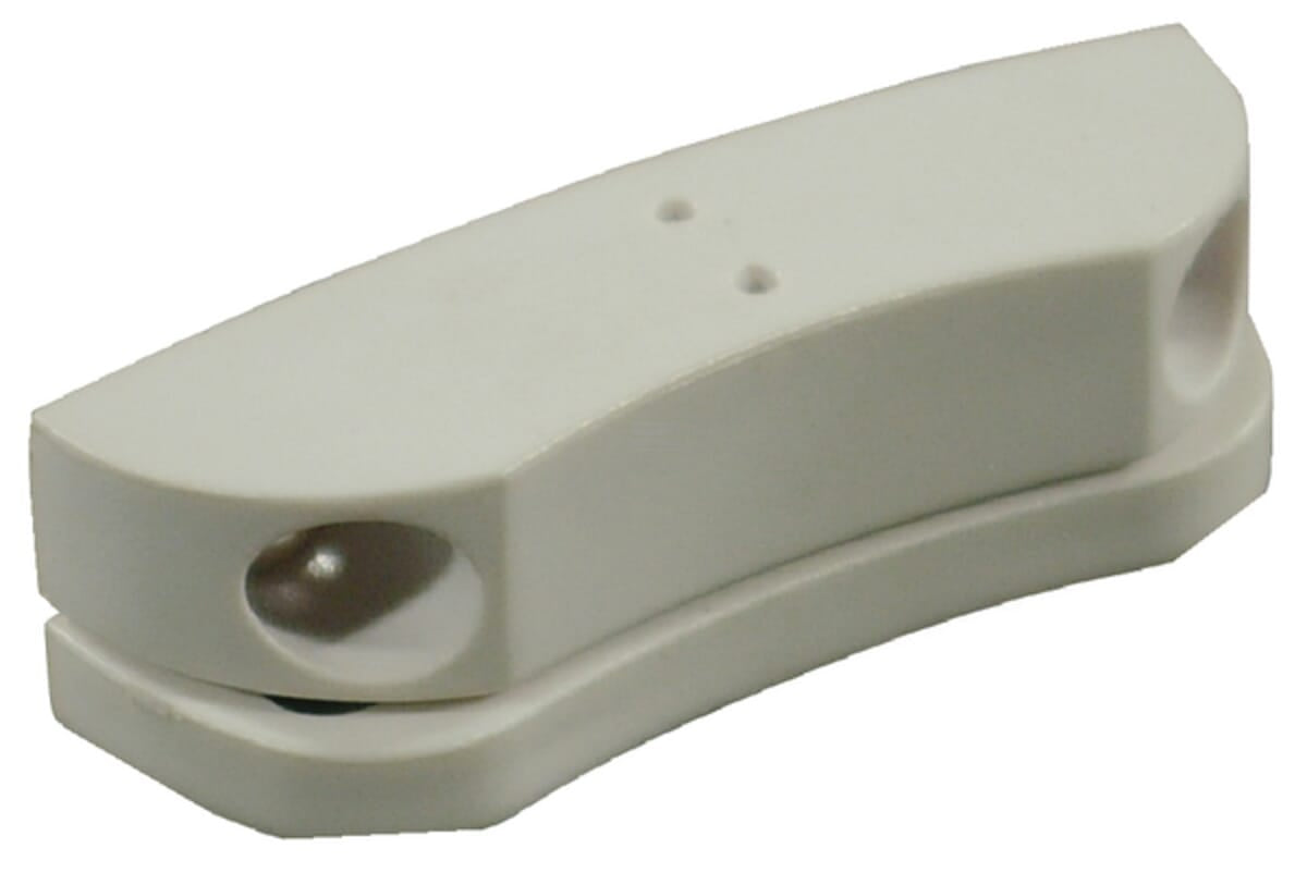 Magnet snapper