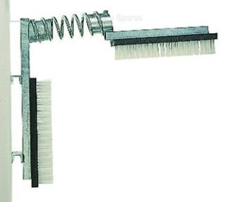 Vink Cattle Brush – Fully galvanised and extremely durable cattle brush no